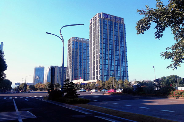 樓宇智能化專業(yè)化、系統(tǒng)化、節(jié)能化特點(diǎn)！(圖1)